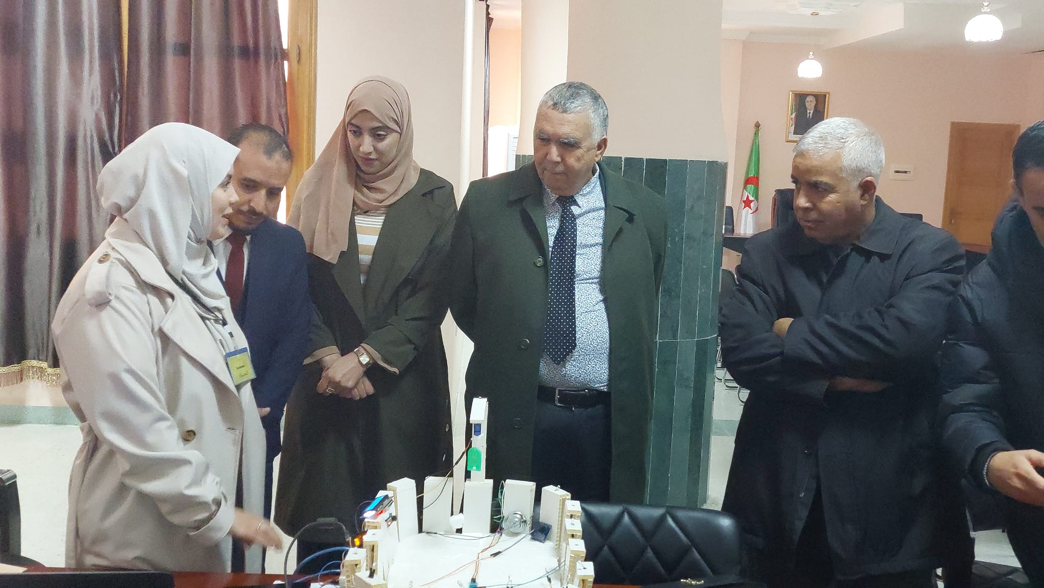 والي الولاية يكرم طلبة والي الولاية يكرم طلبة