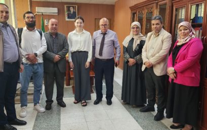 ي إطار تعزيز التعاون الأكاديمي والانفتاح على المحيط الدولي، استقبل مدير المركز الجامعي عبد الحفيظ بوالصوف ميلة بمكتبه  اليوم: الأحد 4 أفريل 2025، طالبة الدكتوراه  Liene KAIBe
