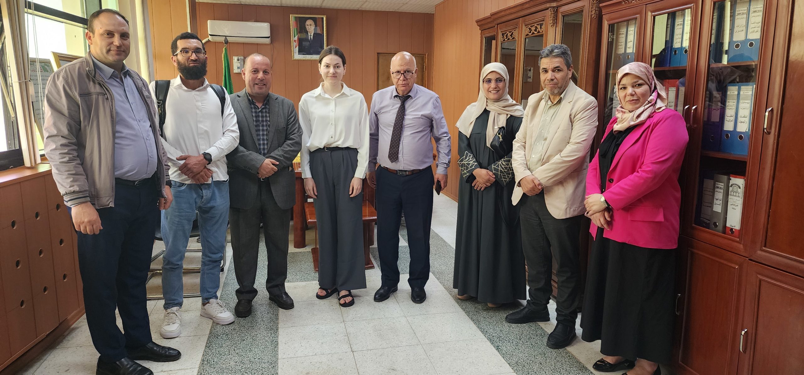 ي إطار تعزيز التعاون الأكاديمي والانفتاح على المحيط الدولي، استقبل مدير المركز الجامعي عبد الحفيظ بوالصوف ميلة بمكتبه اليوم: الأحد 4 أفريل 2025، طالبة الدكتوراه Liene KAIBe ي إطار تعزيز التعاون الأكاديمي والانفتاح على المحيط الدولي، استقبل مدير المركز الجامعي عبد الحفيظ بوالصوف ميلة بمكتبه اليوم: الأحد 4 أفريل 2025، طالبة الدكتوراه Liene KAIBe
